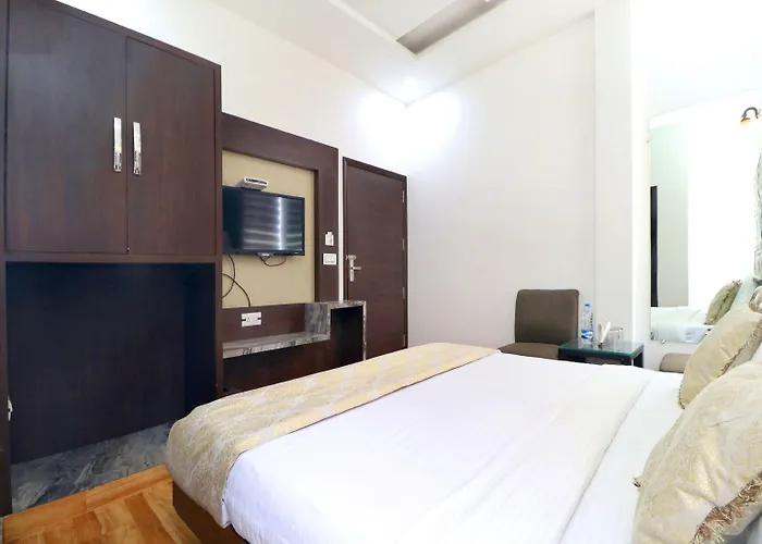 Fabhotel Aman Residency