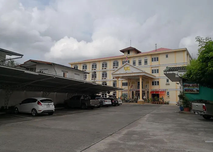 Phadaeng Hotel