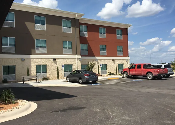 Holiday Inn Express & Suites Junction By Ihg