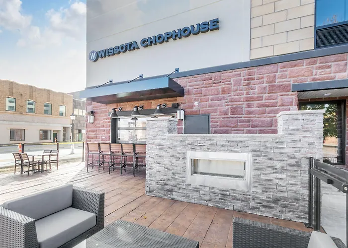 Cobblestone Hotel & Suites - Janesville