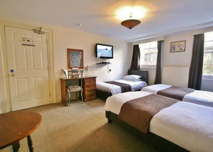 Central Hotel Cheltenham by Roomsbooked