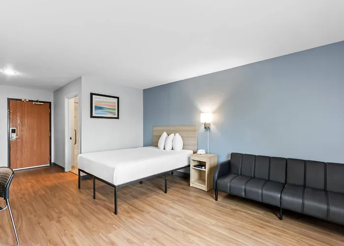 Birch Hill Suites Clarksville-Louisville North