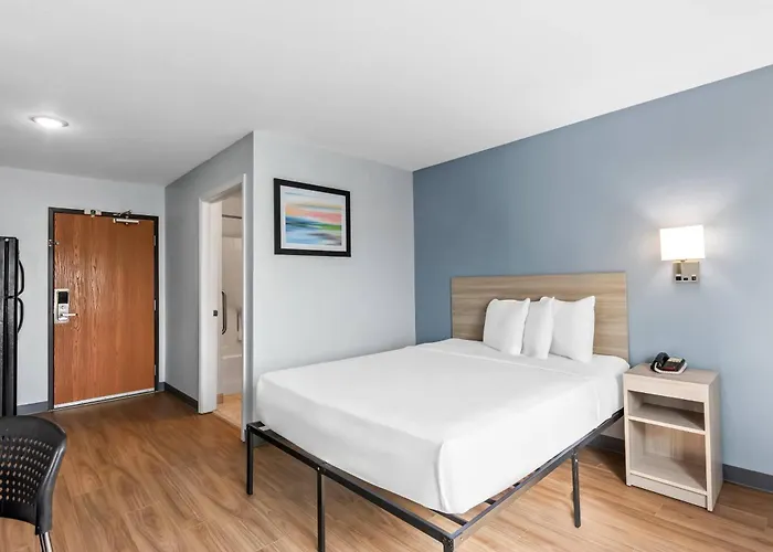 Birch Hill Suites Clarksville-Louisville North