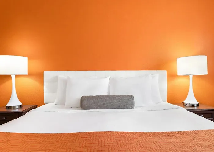Howard Johnson By Wyndham Oacoma Hotel & Suites