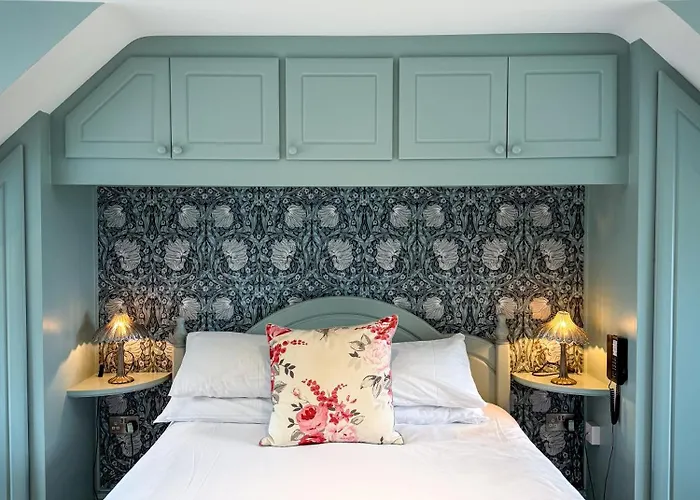 The Crescent Turner Hotel