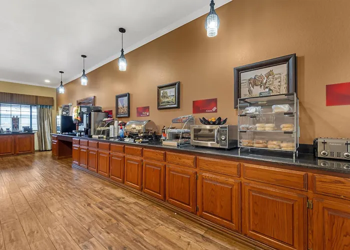 Best Western Plus Shamrock Inn & Suites