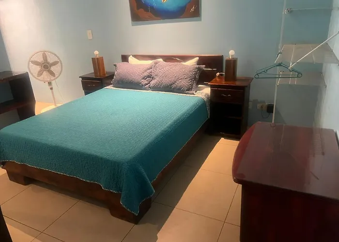 Hotel La Cueva Limon