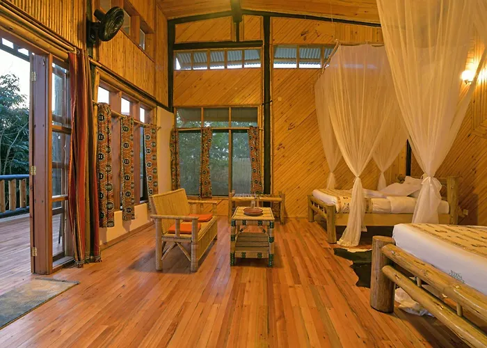 Enshama Game Lodge And Campsite