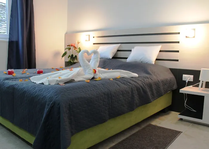 Garni Hotel 11Tica Dm