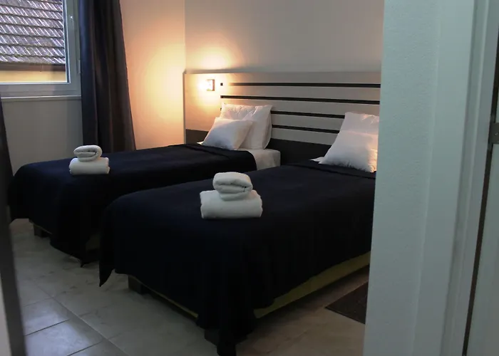 Garni Hotel 11Tica Dm