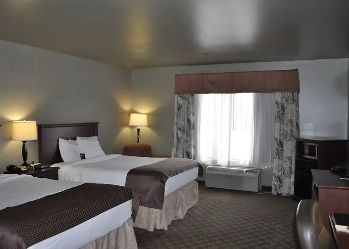 Seaport Inn & Suites
