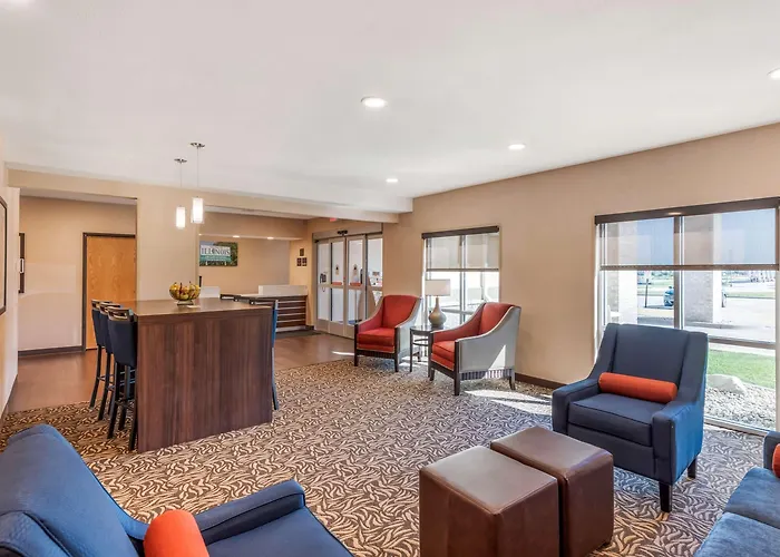 Comfort Inn & Suites Near Route 66