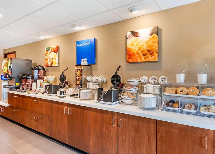 Comfort Inn & Suites Near Route 66