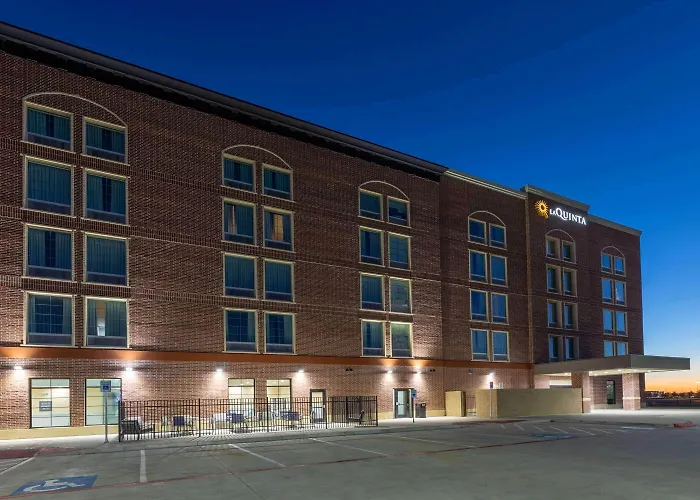 La Quinta Inn & Suites By Wyndham Dallas - Frisco Stadium