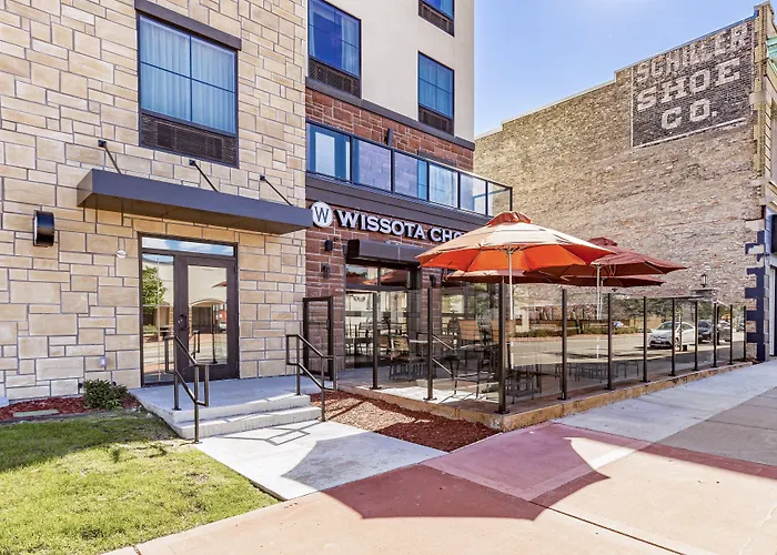 Cobblestone Hotel & Suites