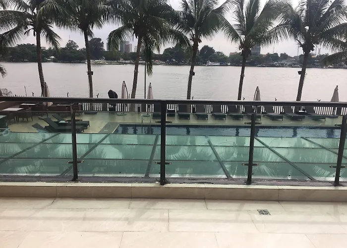 Maroko Bayshore Suites