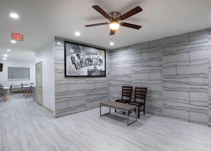 Super 8 By Wyndham Humble Houston Fallcreek