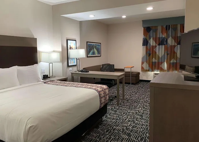 La Quinta Inn & Suites By Wyndham - Red Oak Tx Ih-35E