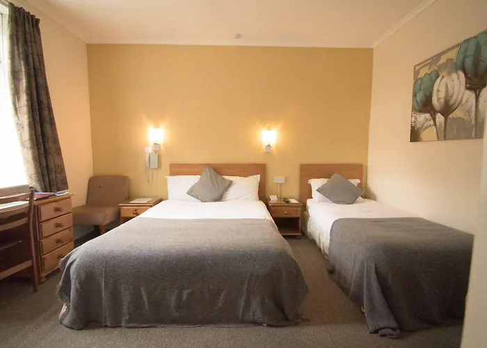 Pinegrove Hotel