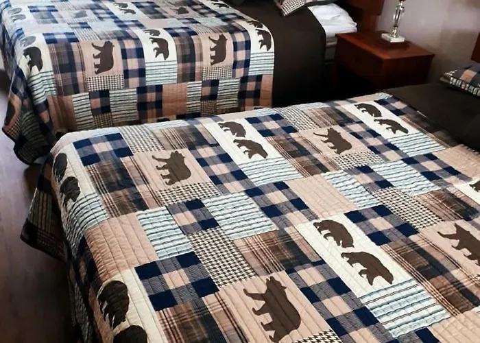 Bear Tracks Inn