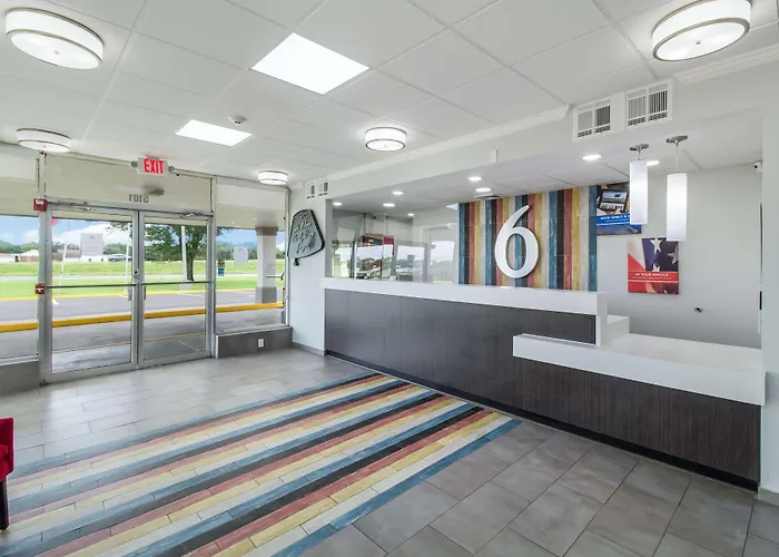 Motel 6 Groves, Tx