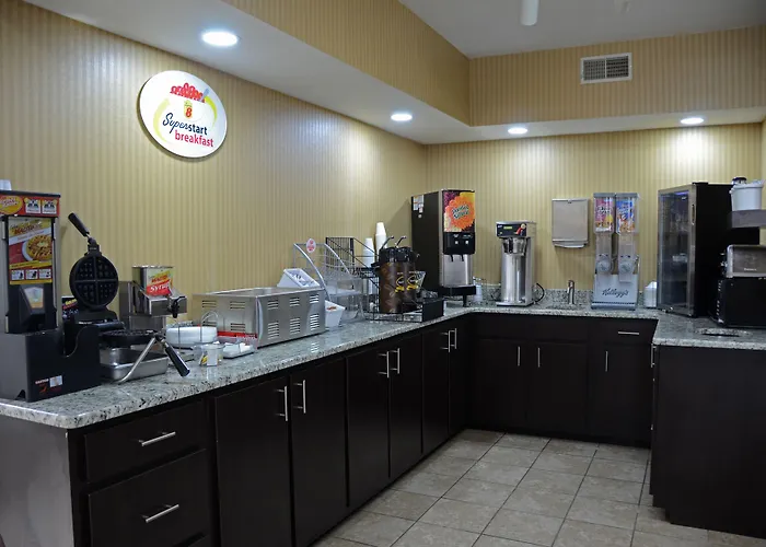 Super 8 By Wyndham Franklin Hwy 31
