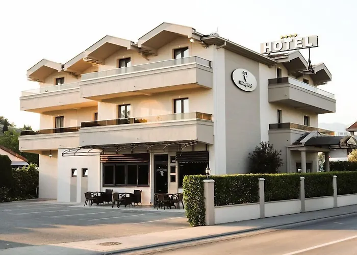 Hotel Holiday