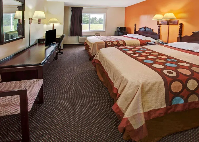 Super 8 By Wyndham Heath/Newark