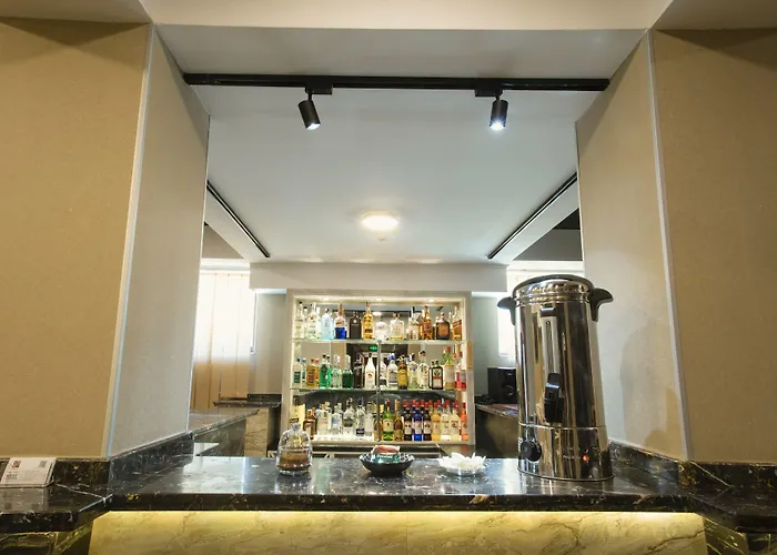 Apart Hotel West