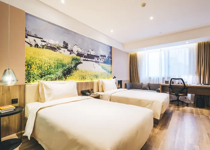 Atour Hotel High Speed Railway Station Maoming