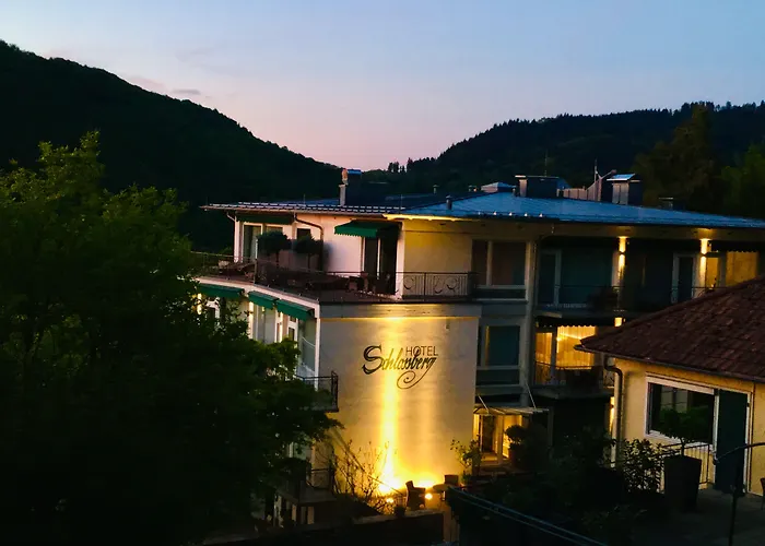 DAS SCHLOSSBERG - Boutique Hotel im Park- Nahe der Therme