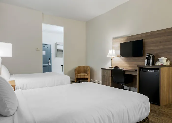 Econo Lodge Inn & Suites