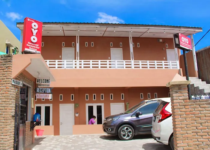 Oyo Flagship 2799 Berastagi Backpacker Rooms