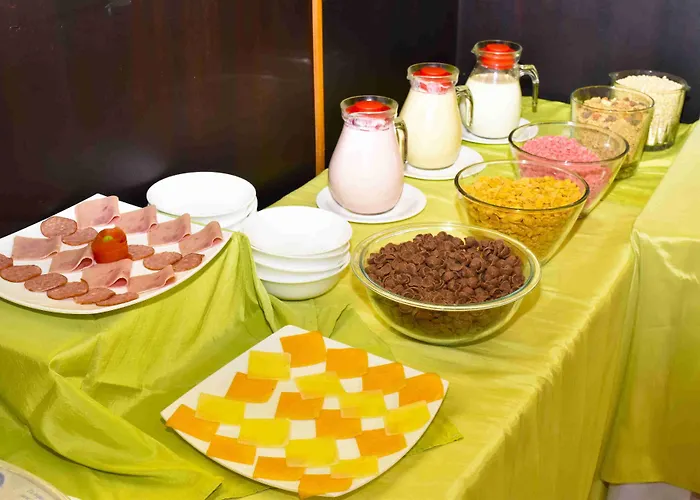 Hotel Montecarlo - Piscina&Desayuno Buffet Incluido
