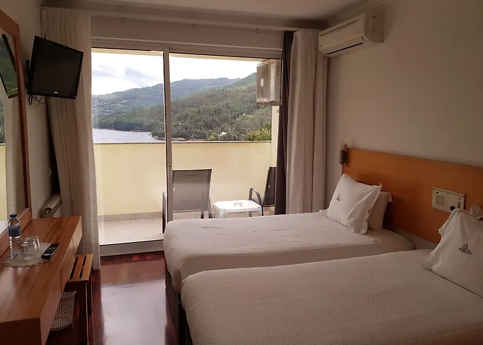 Hotel Lagoa Azul Do Geres