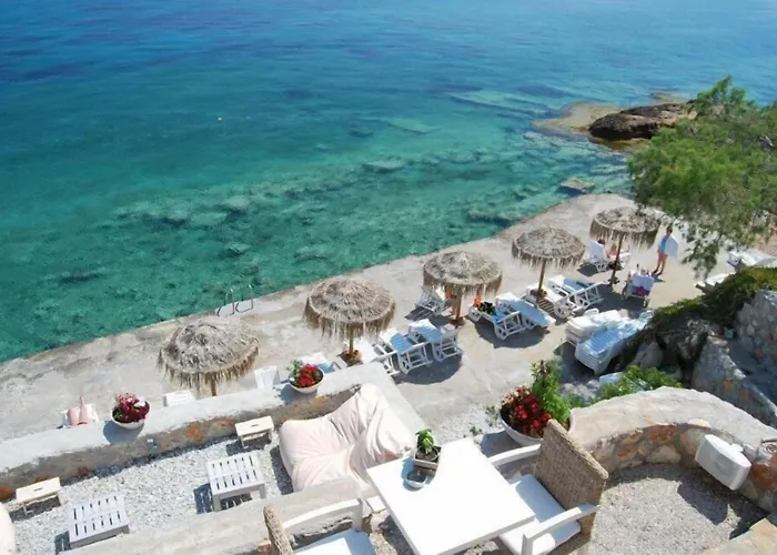 Kekrifalia Hotel