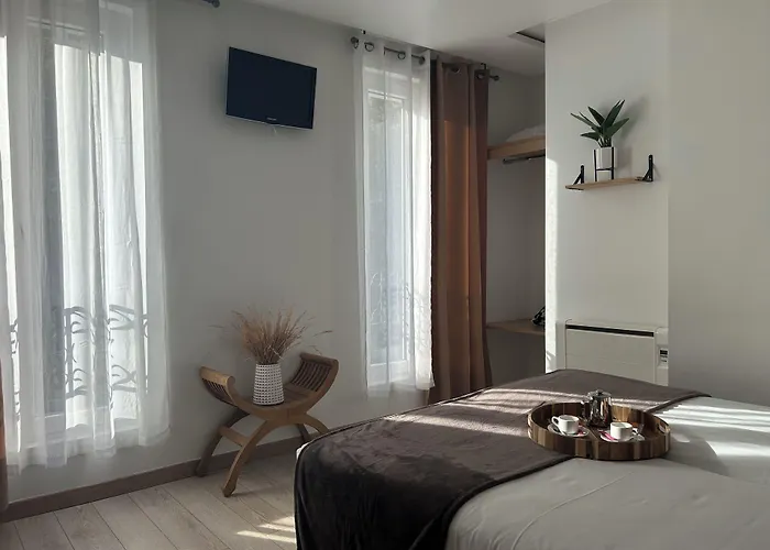 Hotel Le National Clichy Paris
