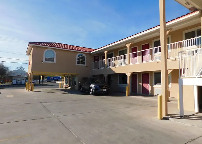 Eagle Pass Inn