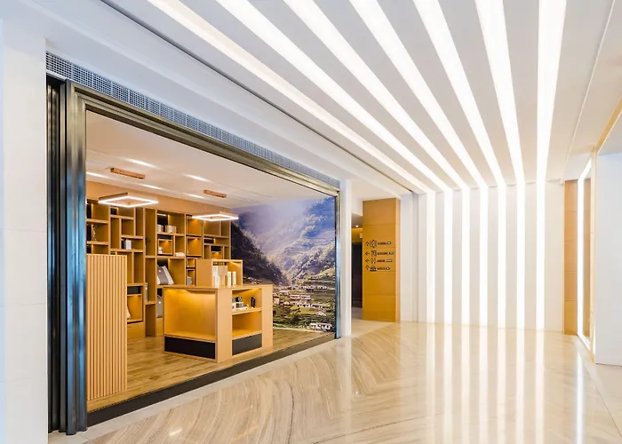 Atour Hotel Zhenjiang Nanxu Avenue Branch