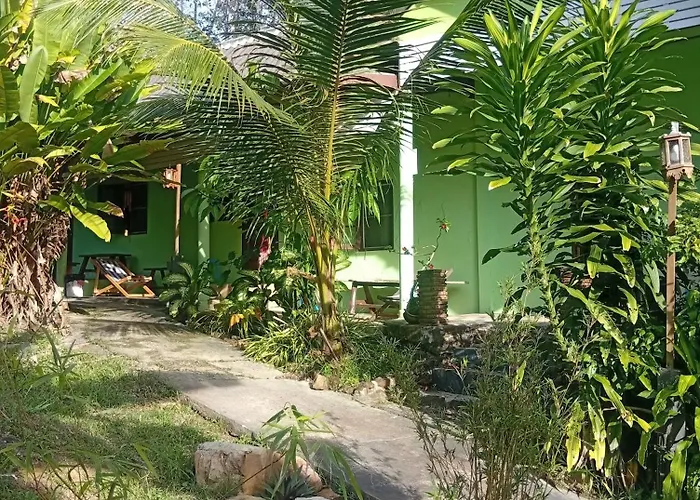 Hill Station Hostel At Chor Chaba
