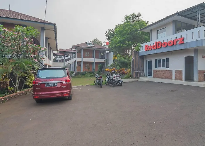 Reddoorz Plus At Hotel Negeri Baru Lodaya Puncak