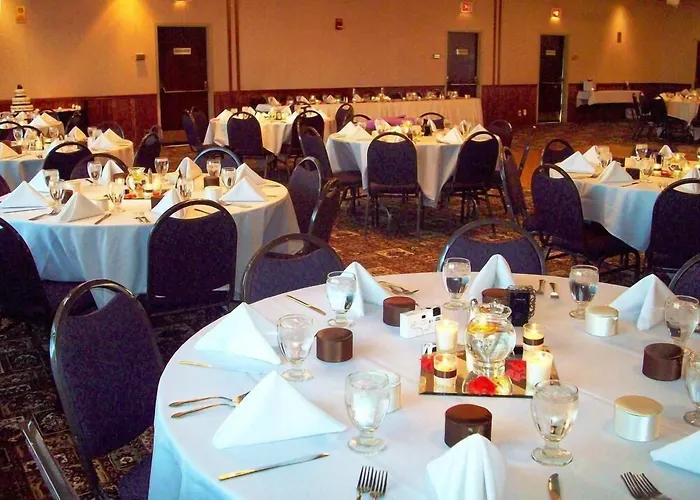 Baymont By Wyndham Shakopee Hotel