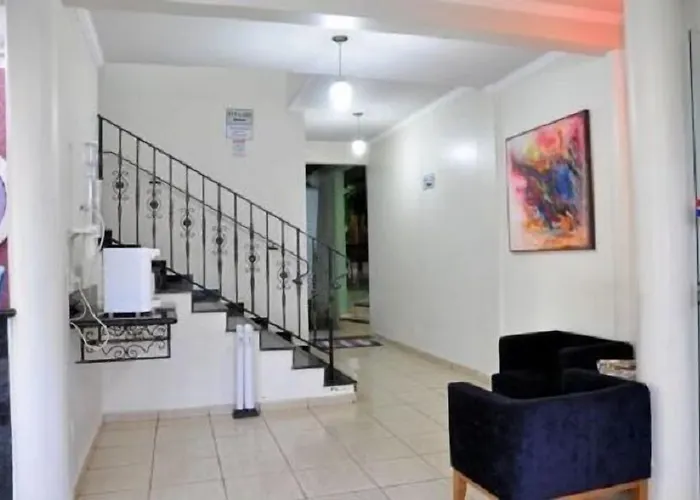 Hotel Carolina 2 - próximo a Universidade de Uberaba uniube - ao Aeroporto Fórum De uberaba - hospital Mario Palmeirio ao Hospital São Marcos e hospital Regional