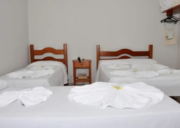 Hotel Carolina 2 - próximo a Universidade de Uberaba uniube - ao Aeroporto Fórum De uberaba - hospital Mario Palmeirio ao Hospital São Marcos e hospital Regional
