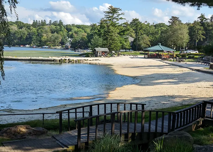 The Lodge Luxury Resort At Lake Harmony