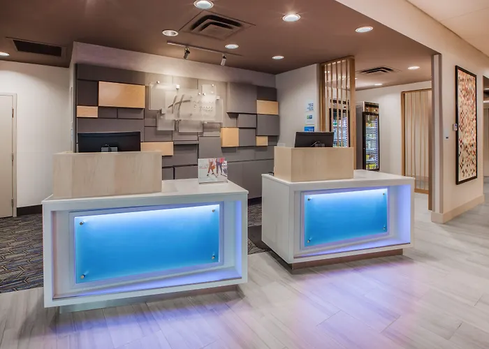 Holiday Inn Express & Suites Woodside Laguardia Airport