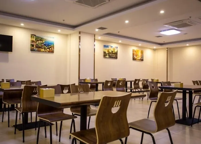 Greentree Inn Qinhuangdao Railway Station Square Express Hotel