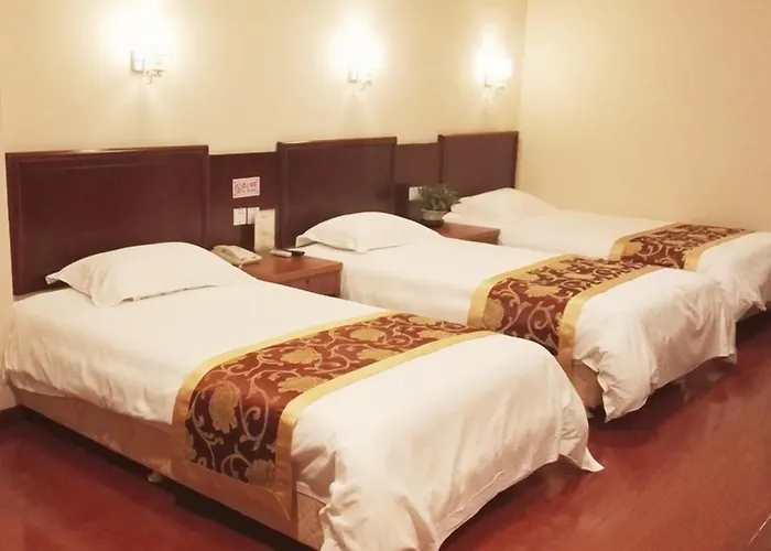 Greentree Inn Qinhuangdao Railway Station Square Express Hotel