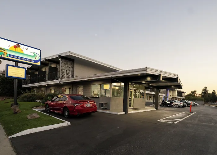 Seaside Inn & Suites