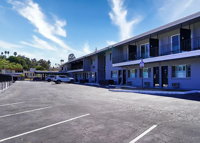 Seaside Inn & Suites